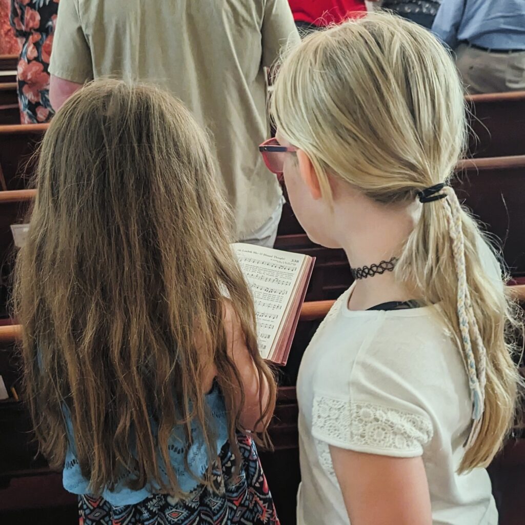 Kids Worshipping